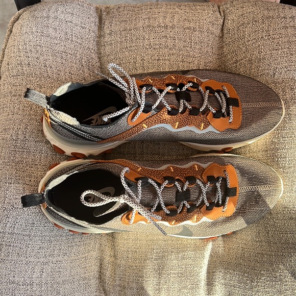 Nike React running shoes- element 55 SE Bio Beige Size US Men’s 10. SOLD - Picture 2 of 3